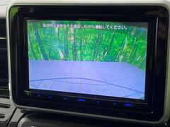 【バックカメラ】駐車時に後方がリアルタイム映像で確認できます。大型商業施設や立体駐車場での駐車時や、夜間のバック時に大活躍！運転スキルに関わらず、今や必須となった装備のひとつです！ 4