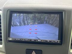 【バックカメラ】駐車時に後方がリアルタイム映像で確認できます。大型商業施設や立体駐車場での駐車時や、夜間のバック時に大活躍！運転スキルに関わらず、今や必須となった装備のひとつです！ 4