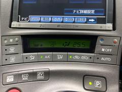 【オートエアコン】一度お好みの温度に設定すれば、車内の温度を検知し風量や温度を自動で調整。暑い…寒い…と何度もスイッチ操作をする必要はありません。快適な車内空間には必須の機能ですね♪ 5