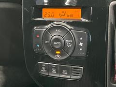 【オートエアコン】一度お好みの温度に設定すれば、車内の温度を検知し風量や温度を自動で調整。暑い…寒い…と何度もスイッチ操作をする必要はありません。快適な車内空間には必須の機能ですね♪ 6