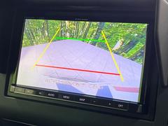 【バックカメラ】駐車時に後方がリアルタイム映像で確認できます。大型商業施設や立体駐車場での駐車時や、夜間のバック時に大活躍！運転スキルに関わらず、今や必須となった装備のひとつです！ 4