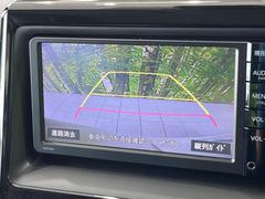 【バックカメラ】駐車時に後方がリアルタイム映像で確認できます。大型商業施設や立体駐車場での駐車時や、夜間のバック時に大活躍！運転スキルに関わらず、今や必須となった装備のひとつです！ 5