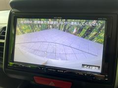 【バックカメラ】駐車時に後方がリアルタイム映像で確認できます。大型商業施設や立体駐車場での駐車時や、夜間のバック時に大活躍！運転スキルに関わらず、今や必須となった装備のひとつです！ 5