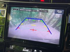 【バックカメラ】駐車時に後方がリアルタイム映像で確認できます。大型商業施設や立体駐車場での駐車時や、夜間のバック時に大活躍！運転スキルに関わらず、今や必須となった装備のひとつです！ 7