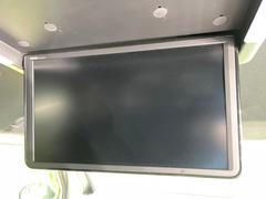 【フリップダウンモニター】大画面モニターで後席でもエンタメをお楽しみいただけます。小さなお子様にも大人気の装備です♪ 6