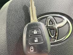 【キーレス】少し離れた場所からでもボタン一つでドアの開錠・施錠ができるのでとっても便利！ドアの鍵穴周りに傷をつけることもありません♪ 7