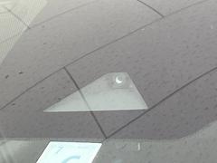 【インテリジェントエマージェンシーブレーキ】フロントカメラで前方の車両や歩行者を検知。衝突しそうな時は衝突被害軽減ブレーキが作動、衝突回避をサポート。より安全にドライブをお楽しみいただけます。 5