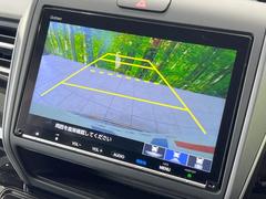 【バックカメラ】駐車時に後方がリアルタイム映像で確認できます。大型商業施設や立体駐車場での駐車時や、夜間のバック時に大活躍！運転スキルに関わらず、今や必須となった装備のひとつです！ 5
