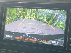 【バックカメラ】駐車時に後方がリアルタイム映像で確認できます。大型商業施設や立体駐車場での駐車時や、夜間のバック時に大活躍！運転スキルに関わらず、今や必須となった装備のひとつです！ 4