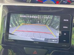 【バックカメラ】駐車時に後方がリアルタイム映像で確認できます。大型商業施設や立体駐車場での駐車時や、夜間のバック時に大活躍！運転スキルに関わらず、今や必須となった装備のひとつです！ 4