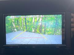 【バックカメラ】駐車時に後方がリアルタイム映像で確認できます。大型商業施設や立体駐車場での駐車時や、夜間のバック時に大活躍！運転スキルに関わらず、今や必須となった装備のひとつです！ 5