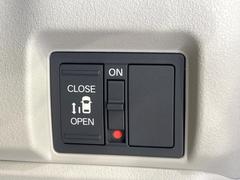 【パワースライドドア】スマートキーや運転席のスイッチでスライドドアの開閉が可能♪電動だから力を入れてドアを開ける必要が無く、小さいお子様でも、重い荷物を持っている時もラクに開け閉めできます♪ 5
