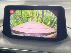 【バックカメラ】駐車時に後方がリアルタイム映像で確認できます。大型商業施設や立体駐車場での駐車時や、夜間のバック時に大活躍！運転スキルに関わらず、今や必須となった装備のひとつです！ 5