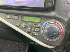 【オートエアコン】一度お好みの温度に設定すれば、車内の温度を検知し風量や温度を自動で調整。暑い…寒い…と何度もスイッチ操作をする必要はありません。快適な車内空間には必須の機能ですね♪ 7