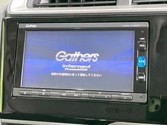 【純正ナビ】人気の純正ナビを装備しております。ナビの使いやすさはもちろん、オーディオ機能も充実！キャンプや旅行はもちろん、通勤や買い物など普段のドライブも楽しくなるはず♪ 4