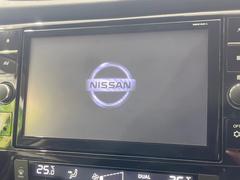 【純正ナビ】人気の純正ナビを装備しております。ナビの使いやすさはもちろん、オーディオ機能も充実！キャンプや旅行はもちろん、通勤や買い物など普段のドライブも楽しくなるはず♪ 3