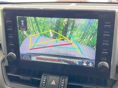 【バックカメラ】駐車時に後方がリアルタイム映像で確認できます。大型商業施設や立体駐車場での駐車時や、夜間のバック時に大活躍！運転スキルに関わらず、今や必須となった装備のひとつです！ 4