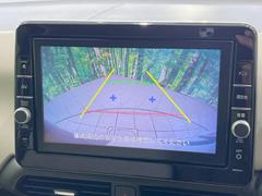 【バックカメラ】駐車時に後方がリアルタイム映像で確認できます。大型商業施設や立体駐車場での駐車時や、夜間のバック時に大活躍！運転スキルに関わらず、今や必須となった装備のひとつです！ 4