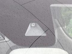 【エマージェンシーブレーキ】走行中に前方の車両等を認識し、衝突しそうな時は警報とブレーキで衝突回避と被害軽減をアシスト。より安全にドライブをお楽しみいただけます。 5