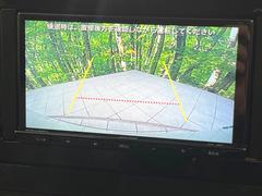 【バックカメラ】駐車時に後方がリアルタイム映像で確認できます。大型商業施設や立体駐車場での駐車時や、夜間のバック時に大活躍！運転スキルに関わらず、今や必須となった装備のひとつです！ 4