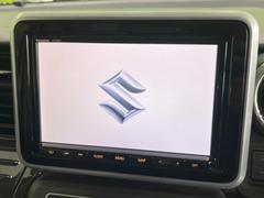 【純正ナビ】人気の純正ナビを装備しております。ナビの使いやすさはもちろん、オーディオ機能も充実！キャンプや旅行はもちろん、通勤や買い物など普段のドライブも楽しくなるはず♪ 3