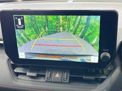 【バックカメラ】駐車時に後方がリアルタイム映像で確認できます。大型商業施設や立体駐車場での駐車時や、夜間のバック時に大活躍！運転スキルに関わらず、今や必須となった装備のひとつです！ 5