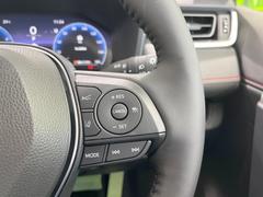 【レーダークルーズコントロール】高速道路での長距離走行が楽に！！自動で速度を保つクルーズコントロールが、衝突軽減システムと連携し、前方の車両を感知して車間を保つように速度調節してくれます！！ 6