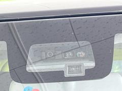 【スズキ　セーフティサポート】走行中に前方の車両等を認識し、衝突しそうな時は警報とブレーキで衝突回避と被害軽減をアシスト。より安全にドライブをお楽しみいただけます。 5