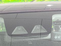 【トヨタセーフティセンス】走行中に前方の車両等を認識し、衝突しそうな時は警報とブレーキで衝突回避と被害軽減をアシスト。より安全にドライブをお楽しみいただけます。 5