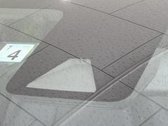 【トヨタセーフティセンス】走行中に前方の車両等を認識し、衝突しそうな時は警報とブレーキで衝突回避と被害軽減をアシスト。より安全にドライブをお楽しみいただけます。 4