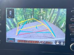 【バックカメラ】駐車時に後方がリアルタイム映像で確認できます。大型商業施設や立体駐車場での駐車時や、夜間のバック時に大活躍！運転スキルに関わらず、今や必須となった装備のひとつです！ 4