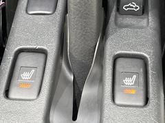 【シートベンチレーション】夏場は涼しい風でお尻や背中の熱やムレを防ぎ、冬はエアコンよりも早く温まってポカポカに！季節を問わず快適に過ごせます。 5