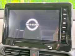 【純正ナビ】人気の純正ナビを装備しております。ナビの使いやすさはもちろん、オーディオ機能も充実！キャンプや旅行はもちろん、通勤や買い物など普段のドライブも楽しくなるはず♪ 3