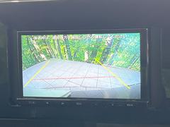 【バックカメラ】駐車時に後方がリアルタイム映像で確認できます。大型商業施設や立体駐車場での駐車時や、夜間のバック時に大活躍！運転スキルに関わらず、今や必須となった装備のひとつです！ 4