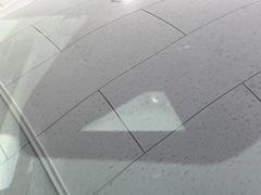 【インテリジェントエマージェンシーブレーキ】フロントカメラで前方の車両や歩行者を検知。衝突しそうな時は衝突被害軽減ブレーキが作動、衝突回避をサポート。より安全にドライブをお楽しみいただけます。 5