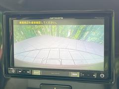 【バックカメラ】駐車時に後方がリアルタイム映像で確認できます。大型商業施設や立体駐車場での駐車時や、夜間のバック時に大活躍！運転スキルに関わらず、今や必須となった装備のひとつです！ 4