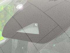 【インテリジェントエマージェンシーブレーキ】フロントカメラで前方の車両や歩行者を検知。衝突しそうな時は衝突被害軽減ブレーキが作動、衝突回避をサポート。より安全にドライブをお楽しみいただけます。 5
