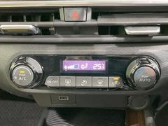 【オートエアコン】一度お好みの温度に設定すれば、車内の温度を検知し風量や温度を自動で調整。暑い…寒い…と何度もスイッチ操作をする必要はありません。快適な車内空間には必須の機能ですね♪ 6