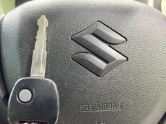 【キーレス】少し離れた場所からでもボタン一つでドアの開錠・施錠ができるのでとっても便利！ドアの鍵穴周りに傷をつけることもありません♪ 7