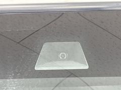 【ホンダセンシング】走行中に前方の車両等を認識し、衝突しそうな時は警報とブレーキで衝突回避と被害軽減をアシスト。より安全にドライブをお楽しみいただけます。 3