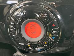 【オートエアコン】一度お好みの温度に設定すれば、車内の温度を検知し風量や温度を自動で調整。暑い…寒い…と何度もスイッチ操作をする必要はありません。快適な車内空間には必須の機能ですね♪ 7