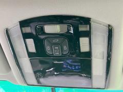 【両側パワースライドドア】スマートキーや運転席のスイッチで後席両側スライドドアの開閉が可能♪電動だから力を入れてドアを開ける必要が無く、小さなお子様でも簡単に開け閉めでき快適です♪ 6