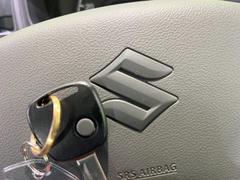 【キーレス】少し離れた場所からでもボタン一つでドアの開錠・施錠ができるのでとっても便利！ドアの鍵穴周りに傷をつけることもありません♪ 6
