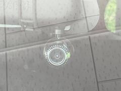 【ドライブレコーダー】ドライブレコーダー装備！走行中はもちろん、あおり運転や事故に遭遇した際、映像で記録し、万一のリスクに備えます。※記録用ＳＤカードはお客様ご自身でご準備いただく必要があります。 6