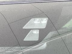 【スマートブレーキサポート】走行中に前方の車両等を認識し、衝突しそうな時は警報とブレーキで衝突回避と被害軽減をアシスト。より安全にドライブをお楽しみいただけます。 3