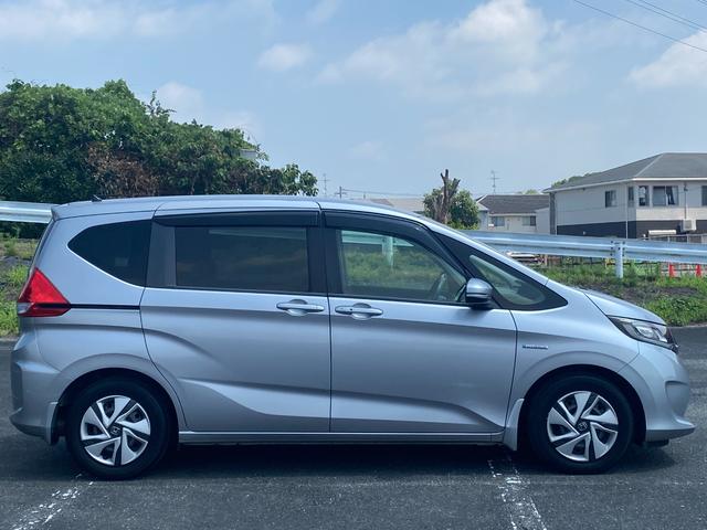 フリードハイブリッド ハイブリッド・Ｇホンダセンシング　７人乗り　後席モニター　１オーナー禁煙車　両側電動ドア　バックカメラ　スマートキー２個　Ｂｌｕｅｔｏｏｔｈ　ＴＶ　ＤＶＤ　延長保証加入可能（39枚目）