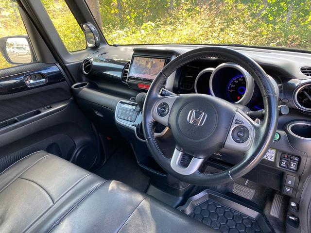 仕入れの際は車内の匂いを一番に確認します。私は煙草を吸わないので加熱式ですらかなり匂いを感じます。強い芳香剤やタバコの匂いがする車両は家族が乗る車なので基本的に仕入れません。※禁煙車とは限りません。