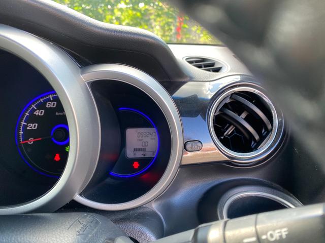 車内清掃はヒダカ　アルカリ電解水を使って仕上げます。除菌・消臭効果があり、汚れを分解したあとは水になるので、人体への影響もございません。さらに市販のアルカリ電解水と違い塩化ナトリウムも一切含みません☆