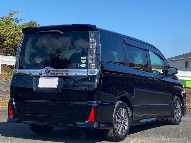 ヴォクシー ＺＳ　１オーナー禁煙車　後席モニター　前後ドラレコ　ＴＶ　ＤＶＤ　Ｂｌｕｅｔｏｏｔｈ　バックカメラ　両側電動ドア　スマートキー２個（3枚目）