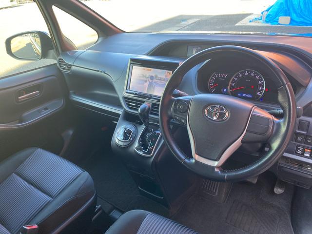 ヴォクシー ＺＳ　１オーナー禁煙車　後席モニター　前後ドラレコ　ＴＶ　ＤＶＤ　Ｂｌｕｅｔｏｏｔｈ　バックカメラ　両側電動ドア　スマートキー２個（5枚目）